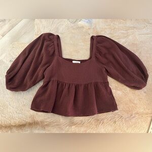 Puff sleeve cropped maroon top